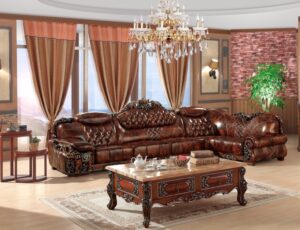ترکیب مبلمان چرمی با لوستر کلاسیک در دکوراسیون پذیرایی